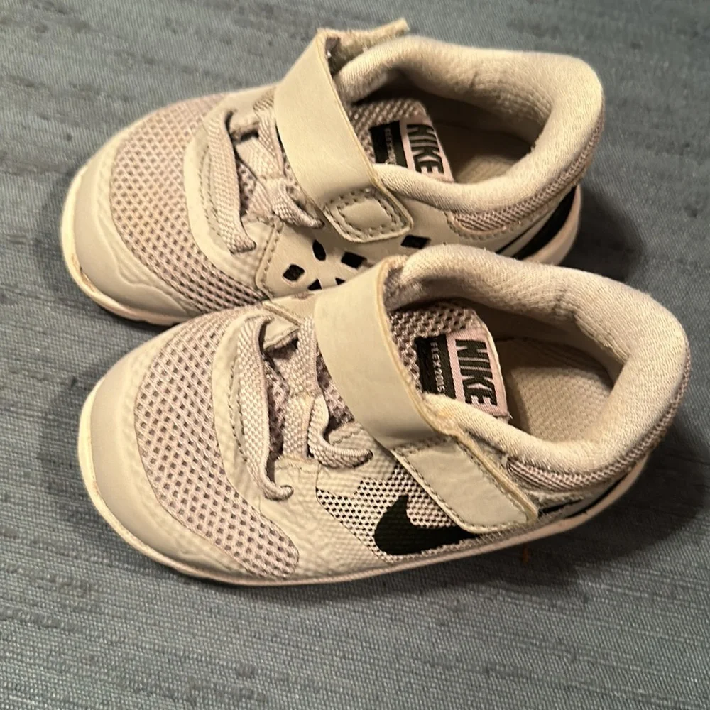 Gray Nike baby boy shoes - Picture 3 of 7